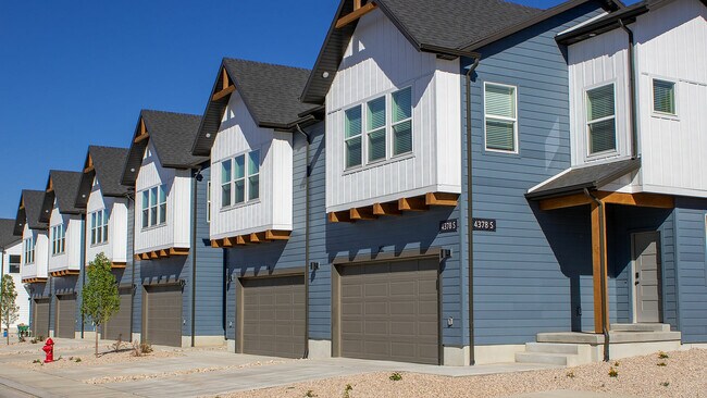 Building Photo - Railrunner Townhomes