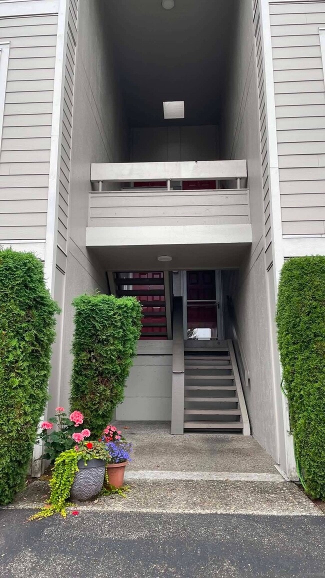 Building Photo - 4208 Factoria Blvd SE