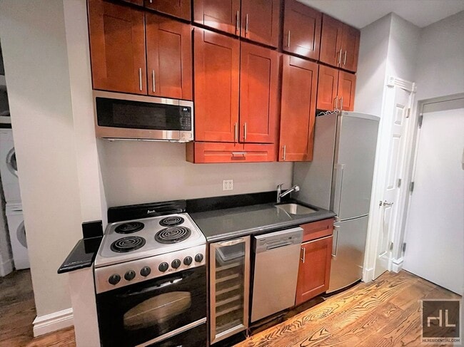 Building Photo - W 14TH ST.