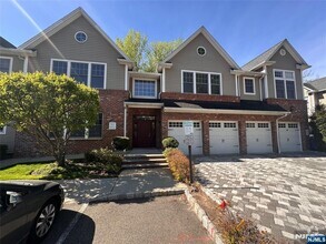 Building Photo - 6 Hemlock Lane