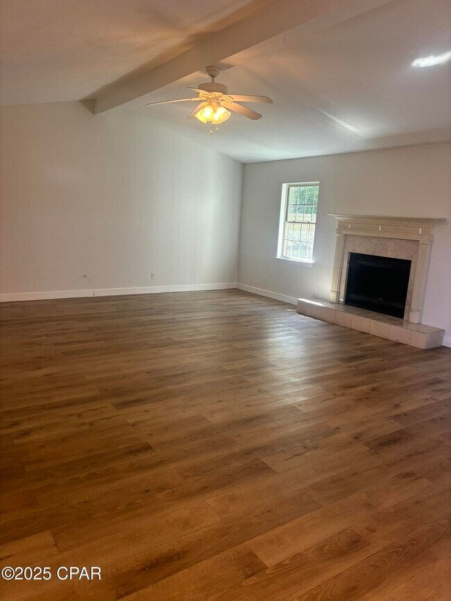 Foto del edificio - 265 N Charlene Dr