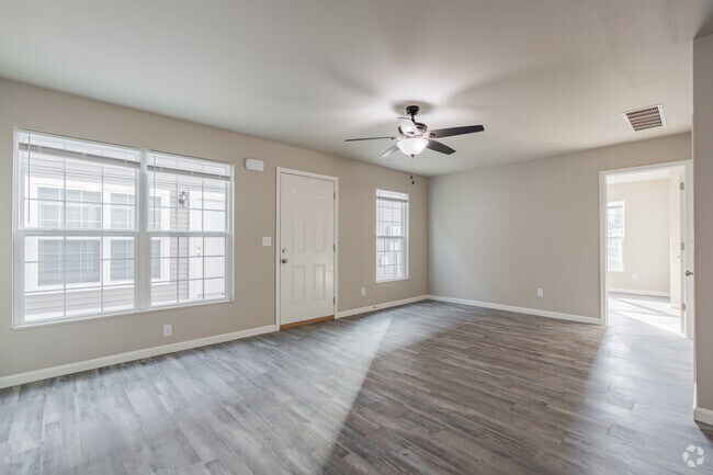 2 habitaciones, 1 baño - 917 pies cuadrados - Sala de estar - Yellowstone