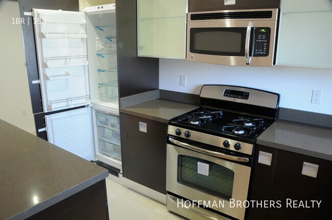 Foto del edificio - 1418 N Poinsettia Pl