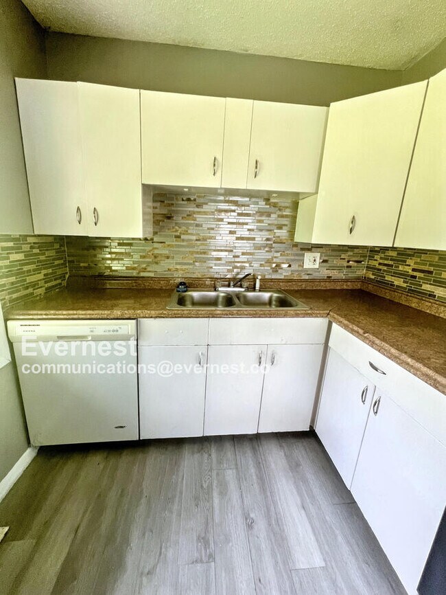 Foto del edificio - 7401 E 49th St