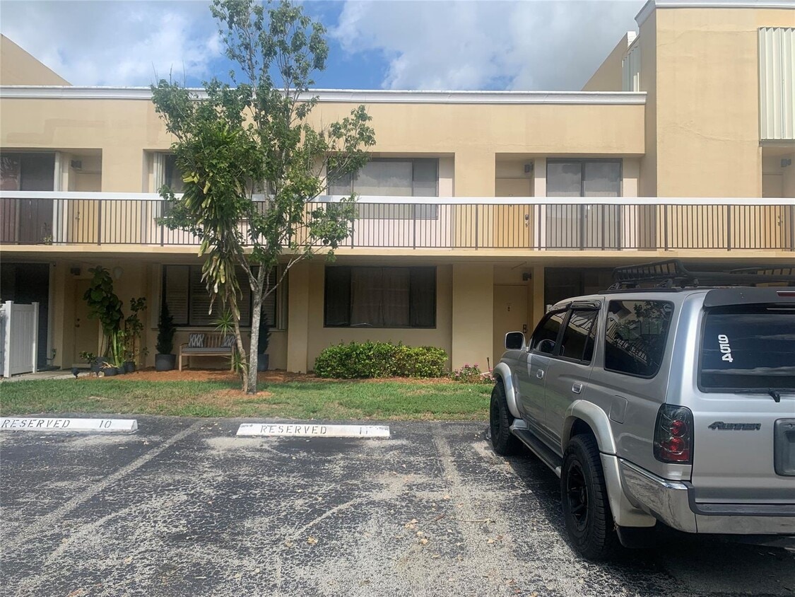 Primary Photo - 2931 SW 87th Ter