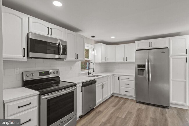 Foto del edificio - 525 W 2nd St