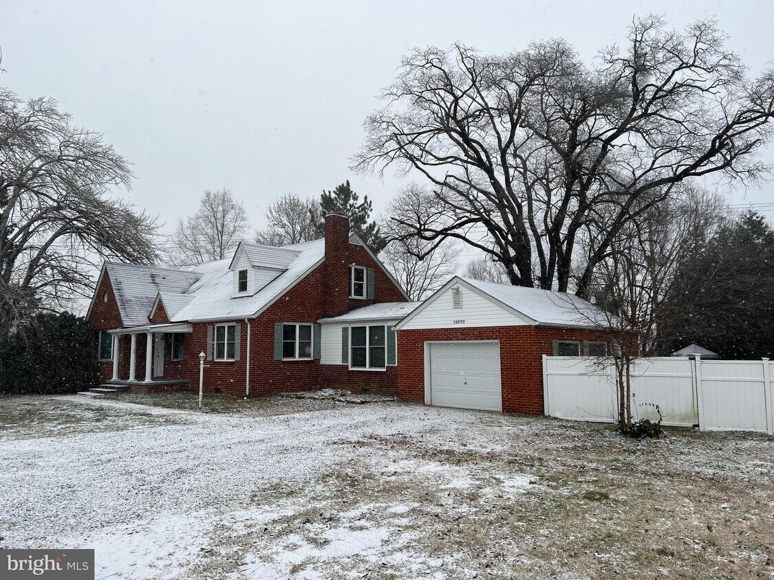 Foto principal - 14890 Rock Point Rd