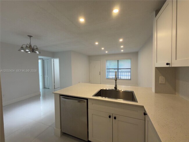Foto del edificio - 2500 W 67th Pl