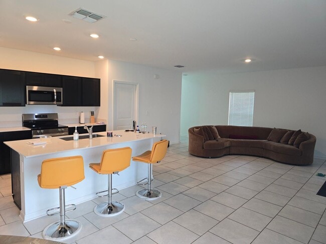Building Photo - 4 bed 2.5 bath home built in 2024