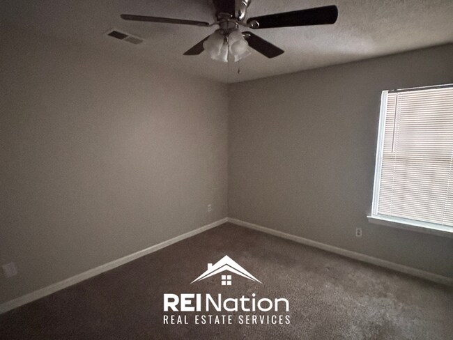 Foto del edificio - 3BR/2BA Memphis Rental with Vaulted Ceilings, Hardwood Floors & Large Backyard