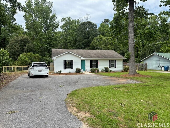 Building Photo - 180 Oak Dr