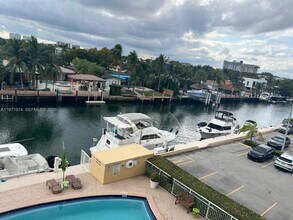 Building Photo - 2000 NE 135th St