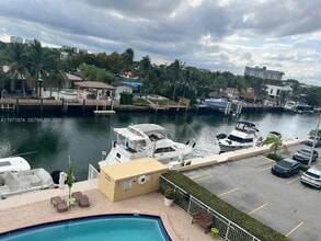 Building Photo - 2000 NE 135th St