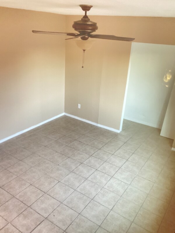 Foto principal - 611 Maxine Dr