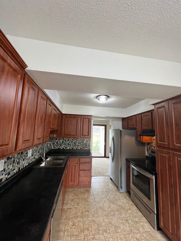 Primary Photo - 3025 Parkwild Dr