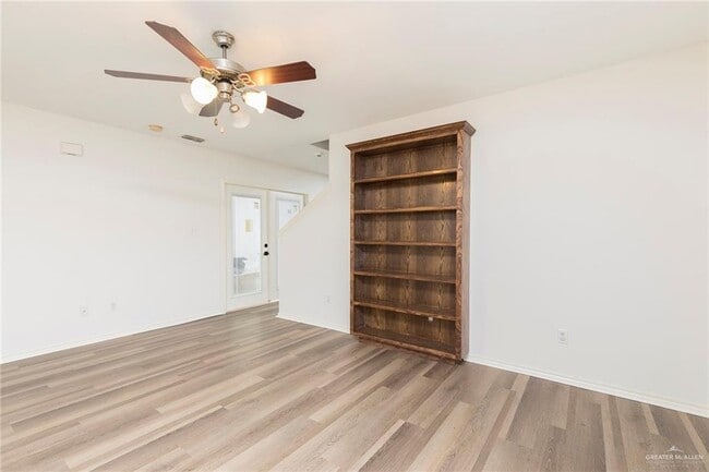 Building Photo - 209 W Rodeo Dr