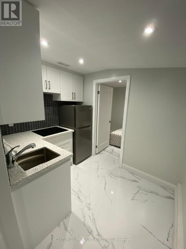 Building Photo - 3366 Victory Crescent