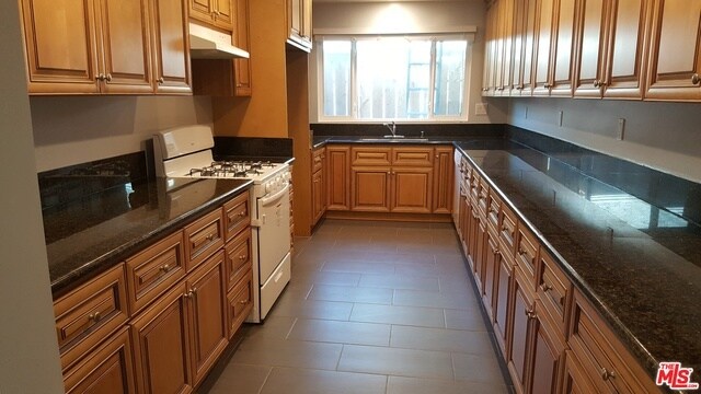 Foto principal - 15746 Magnolia Blvd