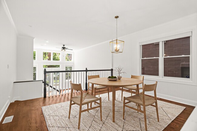 Foto del edificio - 3928 N Greenview Ave