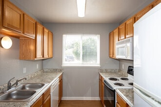 3BR, 2BA - 1350 SF - Four Winds Apartments