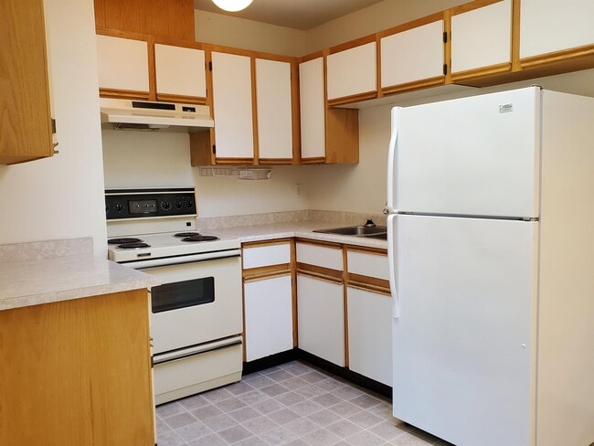 Building Photo - 45669 McIntosh Dr