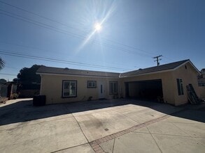 Building Photo - 13410-13414 Village Dr