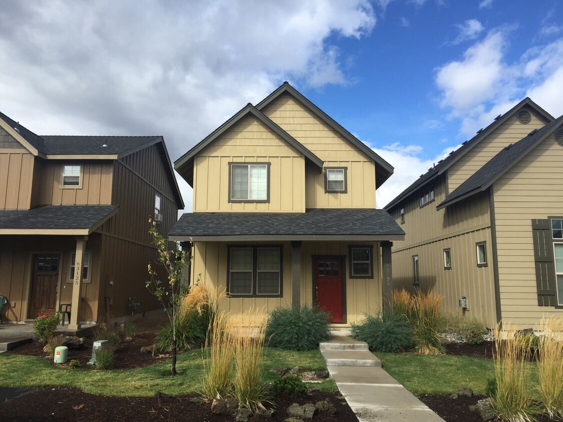 Foto principal - 3 Bed/2.5 Bath Single Family Home - Empire...