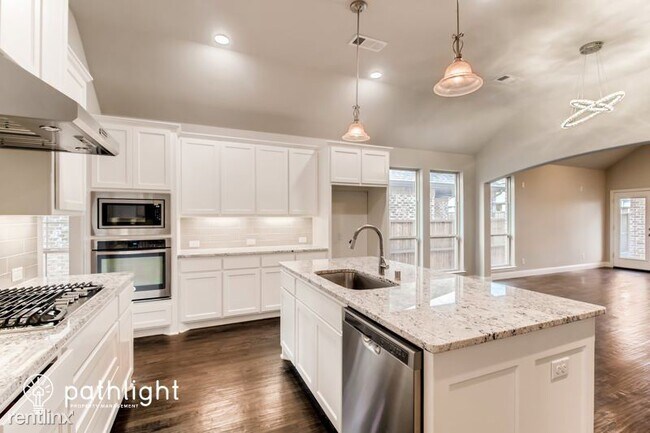 Building Photo - 4 br, 3 bath House - 401 Winehart St UNIT