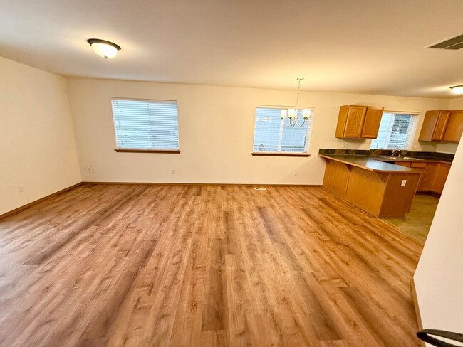 Foto del edificio - 4 bedroom house in Bremerton area.