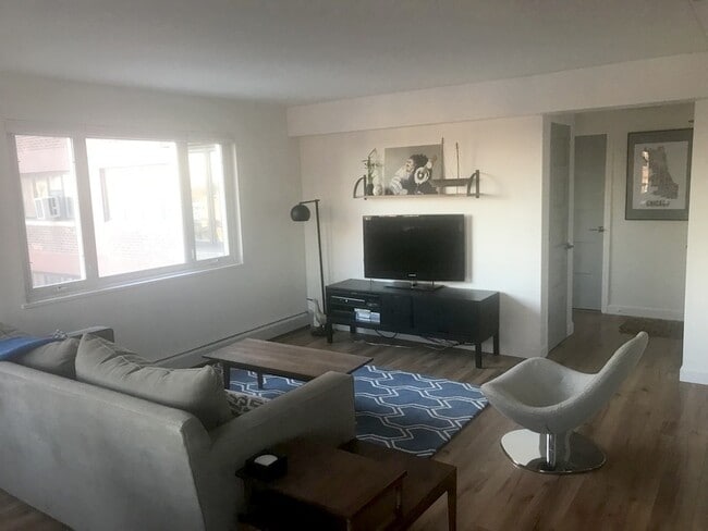 Furnished Livingroom - 708 W Bittersweet Pl