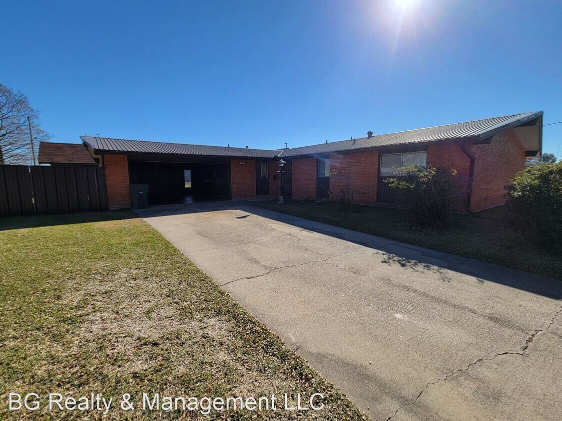 3 br, 2 bath House 3111 Landfair Street House Rental in Lake