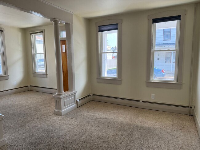 Foto del edificio - Spacious 3 bedroom 1 Bathroom Home in Manh...