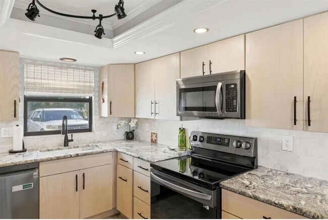 Building Photo - 1433 Mediterranean Dr