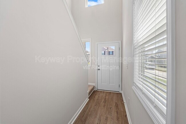 Building Photo - 651 Manitou Cir