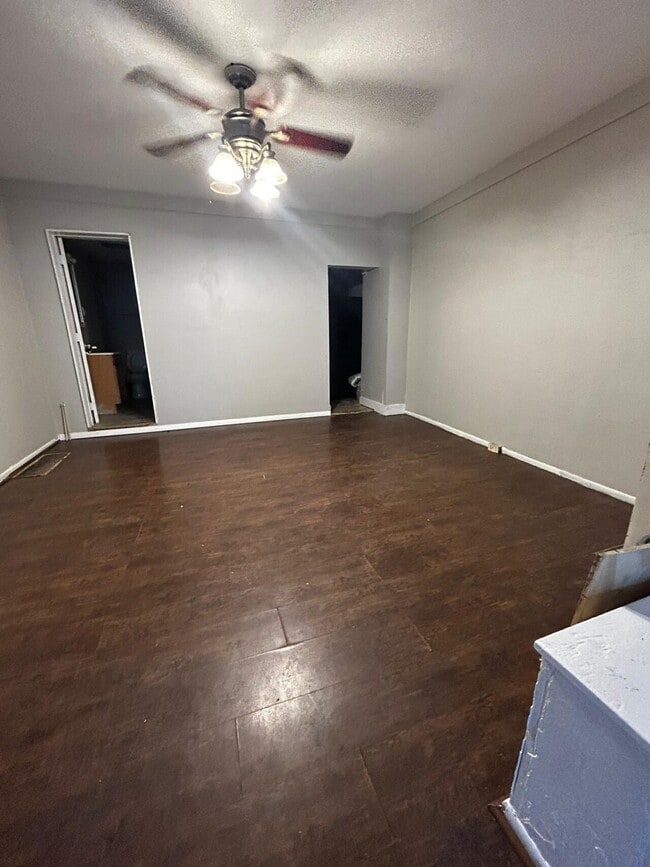 Building Photo - 2445 Washington Blvd