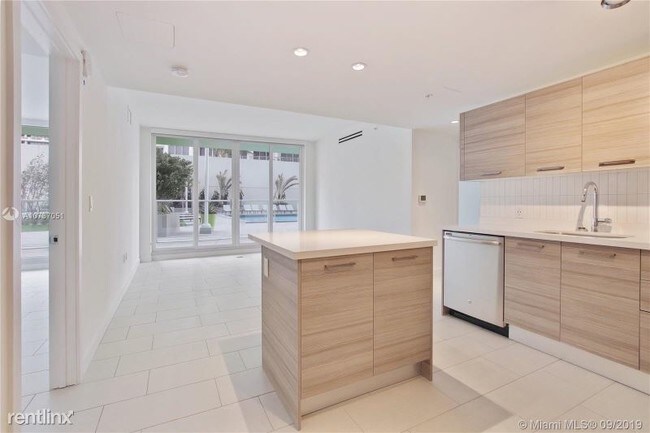 Foto del edificio - 2 br, 2 bath Apartment - 1758 N BAYSHORE DR