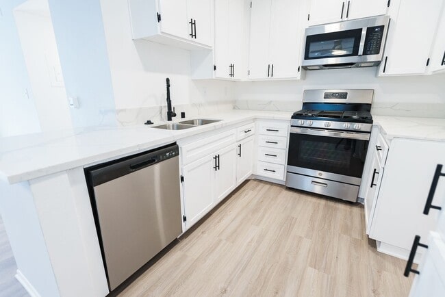 Interior Photo - 315 South Virgil Ave