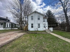 Building Photo - 55 Poplar St