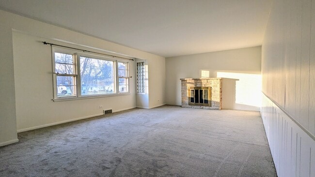 Building Photo - 917 S Summit St