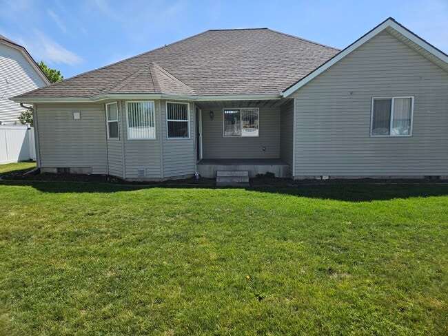 Back of House - 2943 W Blueberry Cir