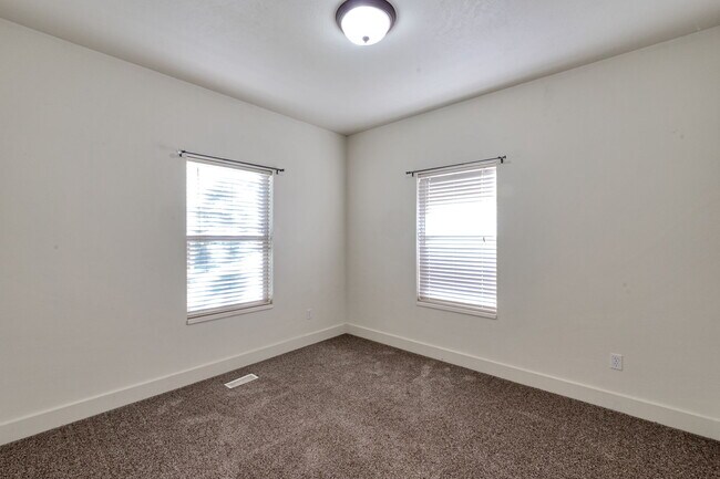 Building Photo - 11474 S Lookout Hill Dr