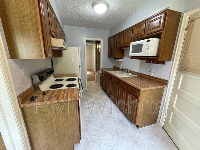 Foto del edificio - 2420 W St Louis St
