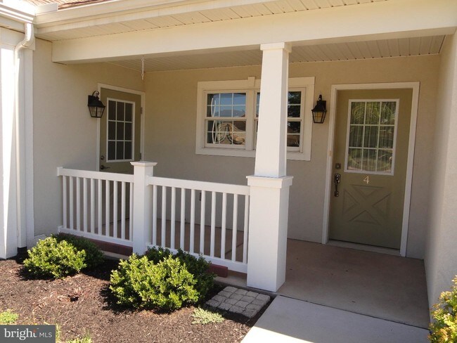 Building Photo - 800 Montgomery Ave