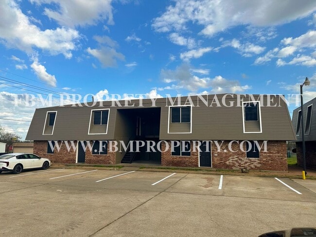 Foto del edificio - 825 Tehuacana Hwy