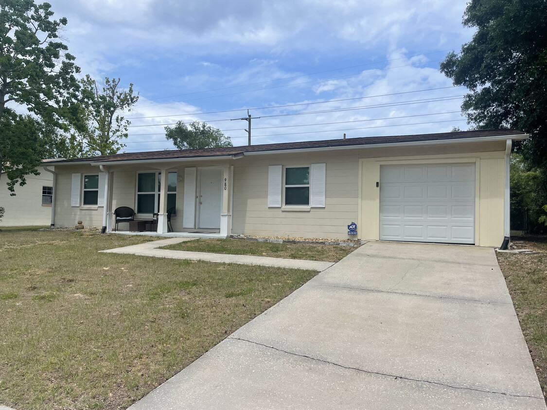 Primary Photo - 980 Manati Ave