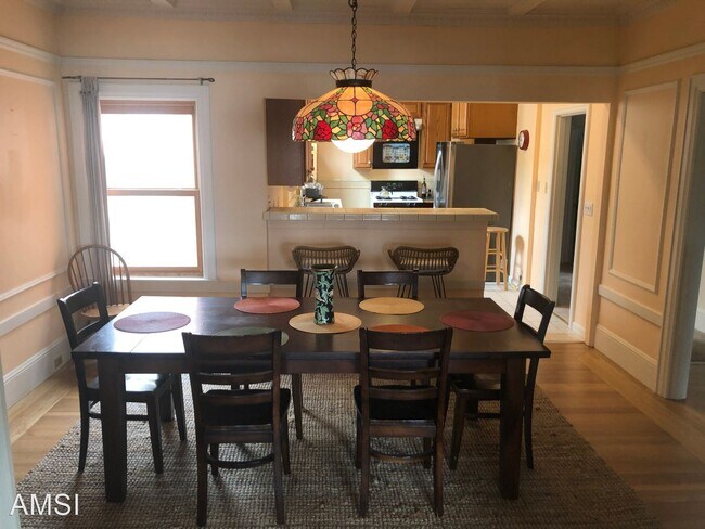 Foto del edificio - 4 br, 2 bath House - 835 40th Ave