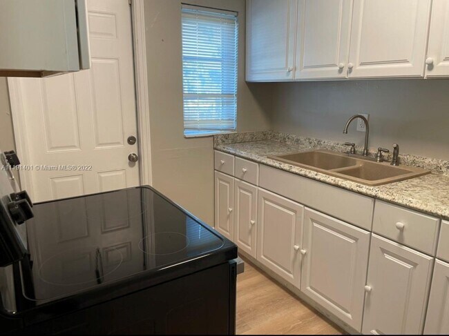 Foto del edificio - 14941 Tyler St