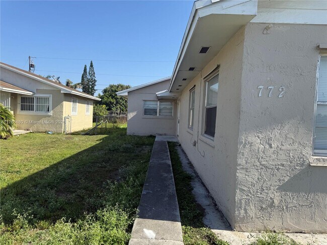 Building Photo - 772 NW 5th St