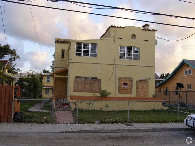 956 - 972 SW 3rd St - 956-972 SW 3rd St