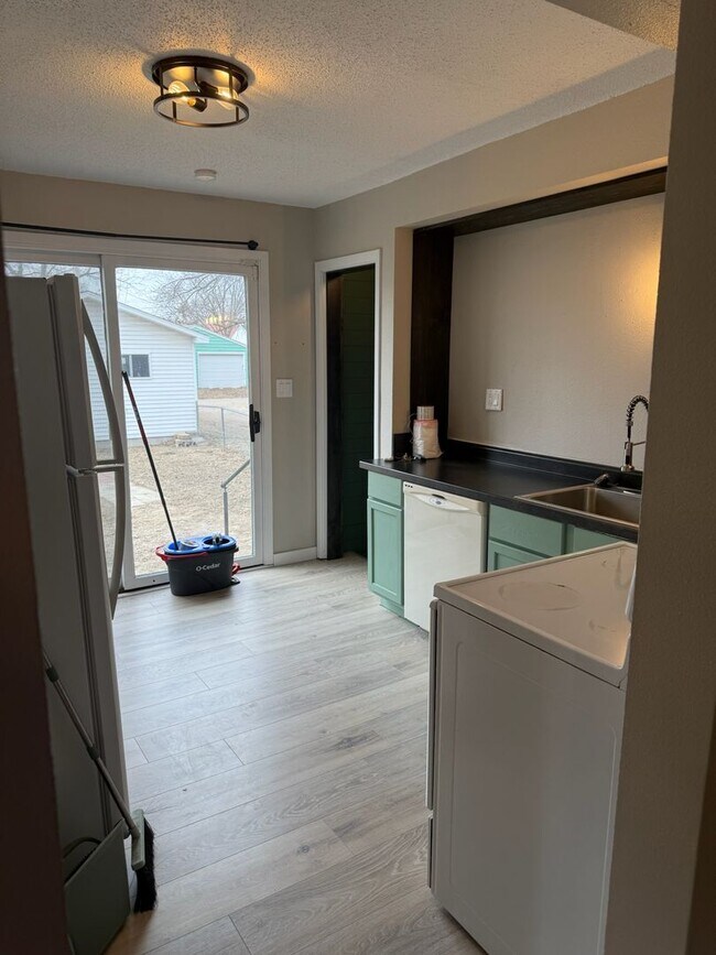 Foto del edificio - 3 Bedroom 1 Bathroom single family home